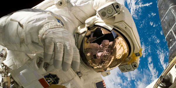 Astronaut space shuttle discovery